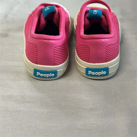 People - Pink and White Sneakers with Breathable Mesh and Sporty Design - Picture 4 of 7